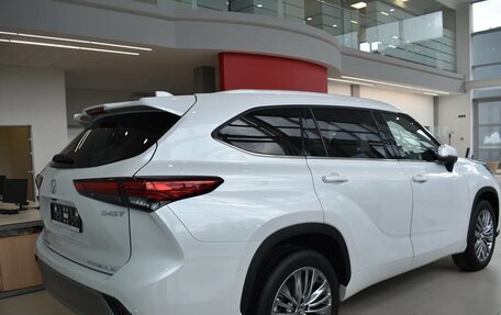 Toyota Highlander, 2026 год, 5 990 000 рублей, 29 фотография