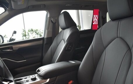 Toyota Highlander, 2026 год, 5 990 000 рублей, 17 фотография