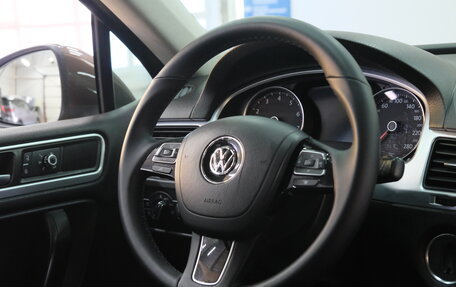 Volkswagen Touareg III, 2013 год, 2 099 000 рублей, 14 фотография