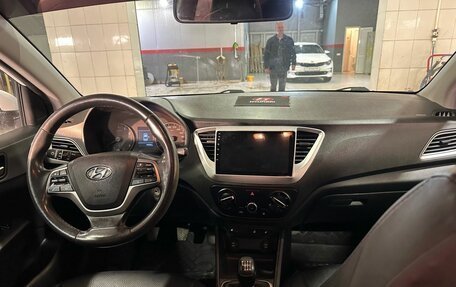 Hyundai Solaris II рестайлинг, 2019 год, 1 299 000 рублей, 3 фотография