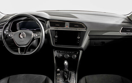 Volkswagen Tiguan II, 2019 год, 3 095 000 рублей, 12 фотография