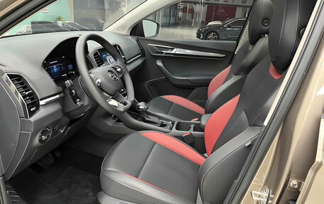 Skoda Karoq I, 2023 год, 2 135 000 рублей, 12 фотография