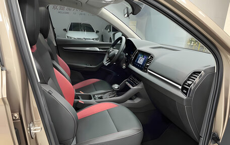 Skoda Karoq I, 2023 год, 2 135 000 рублей, 26 фотография