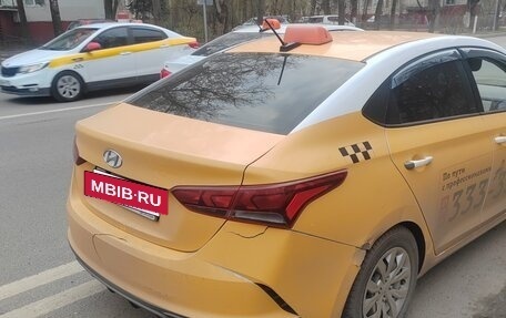 Hyundai Solaris II рестайлинг, 2021 год, 950 000 рублей, 3 фотография