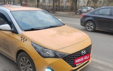 Hyundai Solaris II рестайлинг, 2021 год, 950 000 рублей, 2 фотография