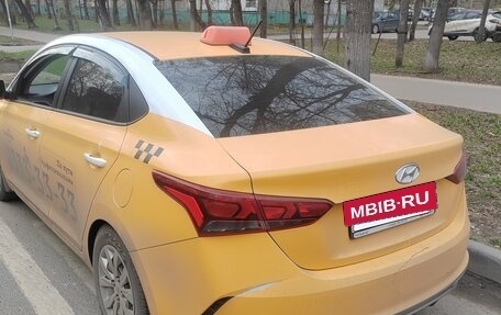 Hyundai Solaris II рестайлинг, 2021 год, 950 000 рублей, 5 фотография