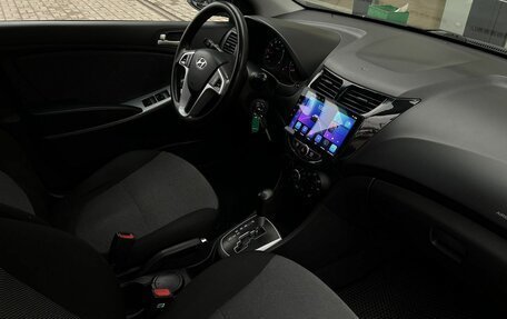 Hyundai Solaris II рестайлинг, 2011 год, 500 000 рублей, 21 фотография