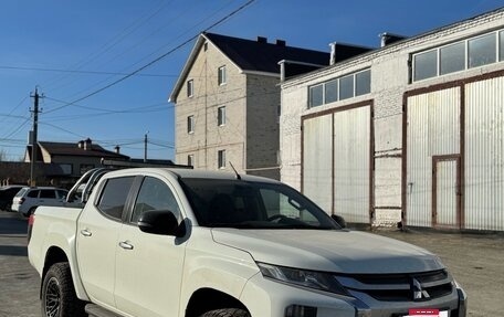 Mitsubishi L200 IV рестайлинг, 2020 год, 4 000 000 рублей, 2 фотография