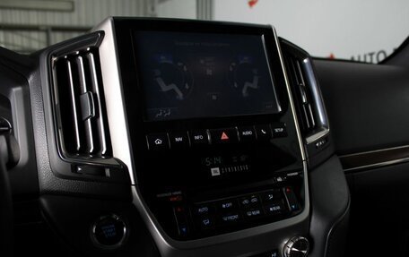 Toyota Land Cruiser 200, 2016 год, 6 000 000 рублей, 10 фотография