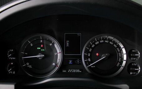 Toyota Land Cruiser 200, 2016 год, 6 000 000 рублей, 21 фотография