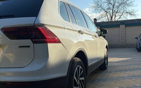 Volkswagen Tiguan II, 2018 год, 2 600 000 рублей, 18 фотография
