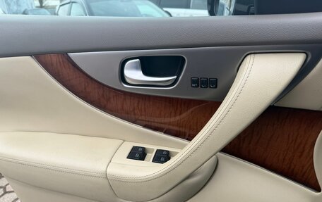 Infiniti QX70, 2014 год, 2 480 000 рублей, 19 фотография