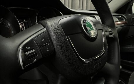 Skoda Superb III рестайлинг, 2011 год, 969 888 рублей, 18 фотография