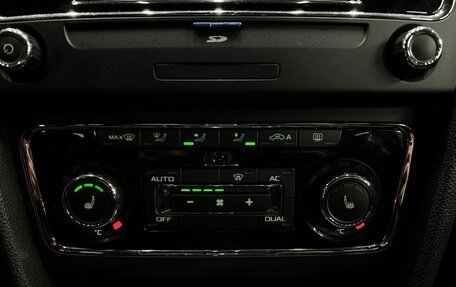 Skoda Superb III рестайлинг, 2011 год, 969 888 рублей, 24 фотография