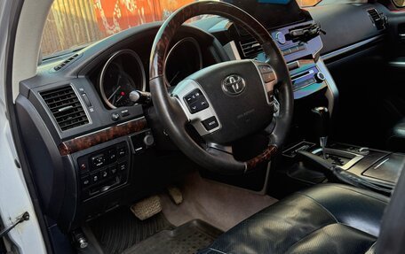 Toyota Land Cruiser 200, 2013 год, 3 000 000 рублей, 10 фотография