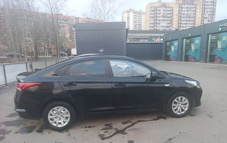 Hyundai Solaris II рестайлинг, 2021 год, 1 350 000 рублей, 4 фотография