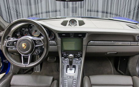 Porsche 911, 2018 год, 10 990 000 рублей, 15 фотография