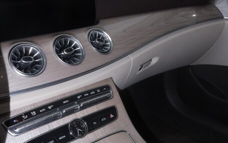 Mercedes-Benz E-Класс, 2018 год, 3 530 000 рублей, 30 фотография