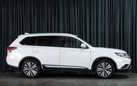 Mitsubishi Outlander III рестайлинг 3, 2018 год, 1 920 000 рублей, 5 фотография