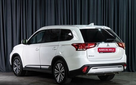 Mitsubishi Outlander III рестайлинг 3, 2018 год, 1 920 000 рублей, 2 фотография