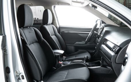 Mitsubishi Outlander III рестайлинг 3, 2018 год, 1 920 000 рублей, 8 фотография