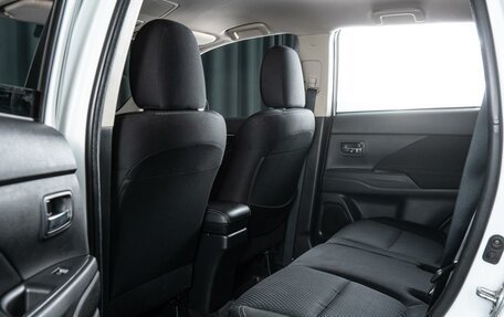 Mitsubishi Outlander III рестайлинг 3, 2018 год, 1 920 000 рублей, 11 фотография