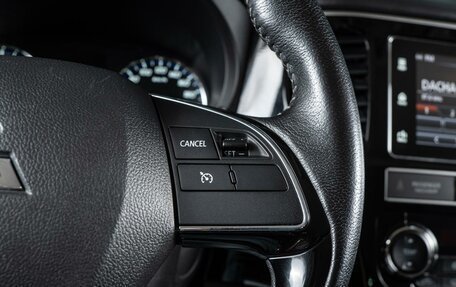 Mitsubishi Outlander III рестайлинг 3, 2018 год, 1 920 000 рублей, 17 фотография