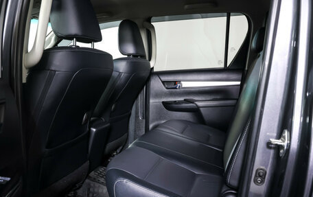 Toyota Hilux VIII, 2015 год, 3 590 000 рублей, 11 фотография