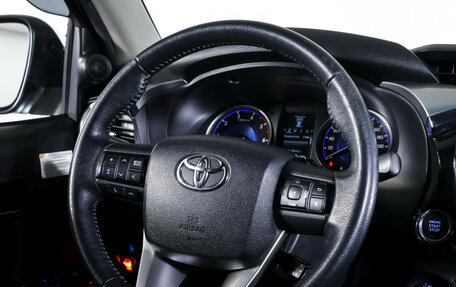 Toyota Hilux VIII, 2015 год, 3 590 000 рублей, 14 фотография