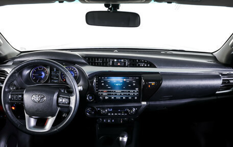 Toyota Hilux VIII, 2015 год, 3 590 000 рублей, 12 фотография