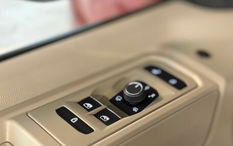 Volkswagen Multivan, 2022 год, 4 500 000 рублей, 12 фотография