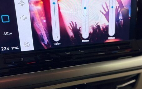 Volkswagen Multivan, 2022 год, 4 500 000 рублей, 26 фотография