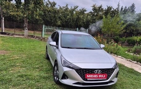 Hyundai Solaris II рестайлинг, 2021 год, 2 фотография