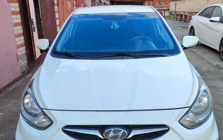 Hyundai Solaris II рестайлинг, 2011 год, 650 000 рублей, 1 фотография