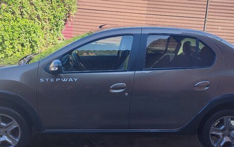 Renault Logan II, 2019 год, 1 050 000 рублей, 2 фотография