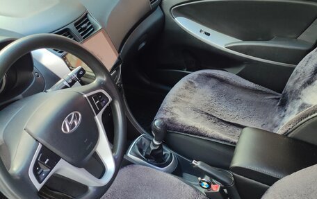 Hyundai Solaris II рестайлинг, 2011 год, 650 000 рублей, 7 фотография