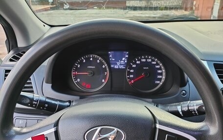 Hyundai Solaris II рестайлинг, 2011 год, 650 000 рублей, 8 фотография