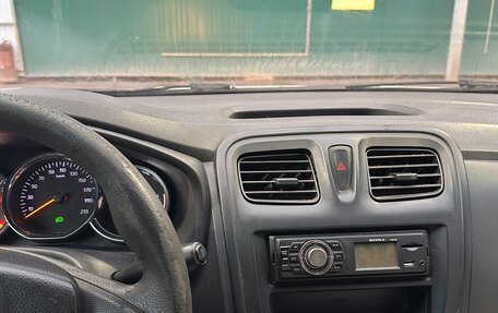 Renault Logan II, 2015 год, 375 000 рублей, 7 фотография