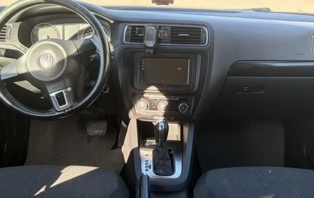 Volkswagen Jetta VI, 2012 год, 950 000 рублей, 6 фотография