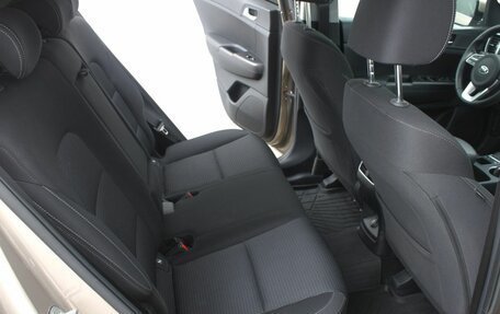 KIA Sportage IV рестайлинг, 2020 год, 2 400 000 рублей, 10 фотография