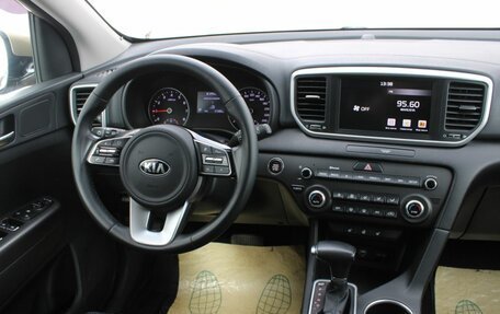 KIA Sportage IV рестайлинг, 2020 год, 2 400 000 рублей, 14 фотография