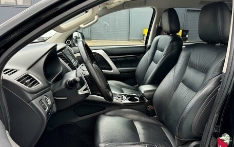 Mitsubishi Pajero Sport III рестайлинг, 2017 год, 2 549 000 рублей, 10 фотография