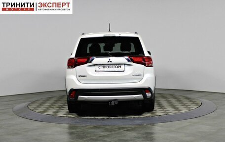 Mitsubishi Outlander III рестайлинг 3, 2016 год, 1 997 000 рублей, 5 фотография