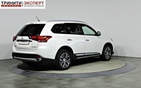 Mitsubishi Outlander III рестайлинг 3, 2016 год, 1 997 000 рублей, 6 фотография