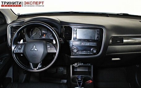 Mitsubishi Outlander III рестайлинг 3, 2016 год, 1 997 000 рублей, 12 фотография