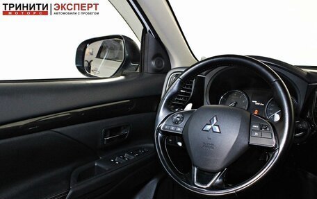 Mitsubishi Outlander III рестайлинг 3, 2016 год, 1 997 000 рублей, 13 фотография