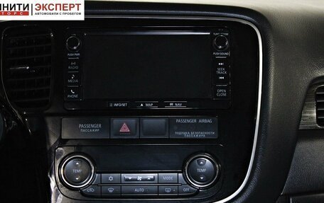 Mitsubishi Outlander III рестайлинг 3, 2016 год, 1 997 000 рублей, 15 фотография