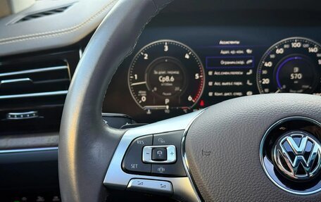 Volkswagen Touareg III, 2018 год, 6 250 000 рублей, 24 фотография