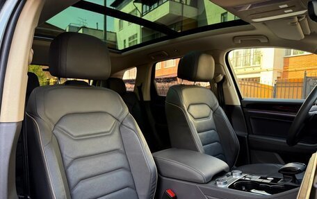 Volkswagen Touareg III, 2018 год, 6 250 000 рублей, 21 фотография