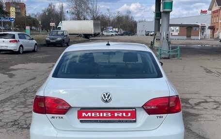 Volkswagen Jetta VI, 2013 год, 900 000 рублей, 3 фотография